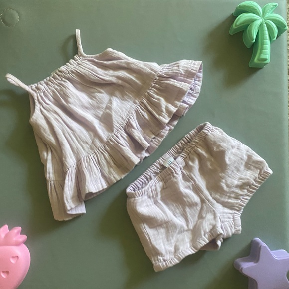 EUC Set of 2 Baby Gap Shorts & Tops Sets 18 - 24 months - Picture 3 of 12